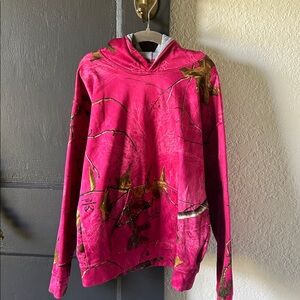 Girl’s Realtree Pink Hoodie Medium